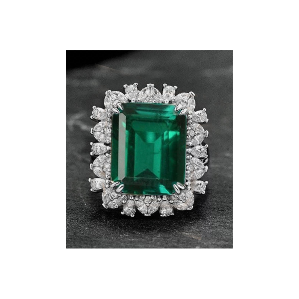 Anillo de Esmeralda Natural Extraída de la Tierra de 7,00 quilates tratada con HTHP y halo de Diamantes en Plata de ley y Oro de 18 quilates. Talla 8