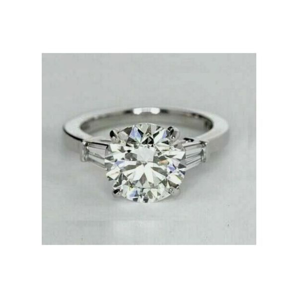 Anillo con diamante natural de 3,5 quilates, pureza VVS1, con piedra central redonda de color blanco roto y dos diamantes laterales talla esmeralda, engastado en plata de ley 925